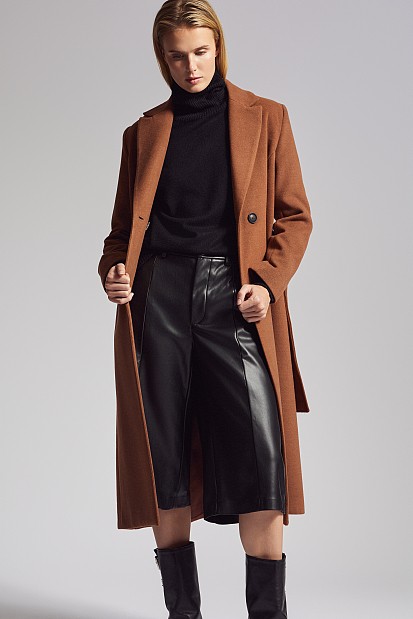 Capri pants in leather look