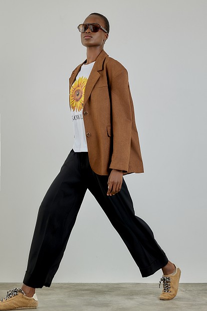 Trousers with turn-up hem