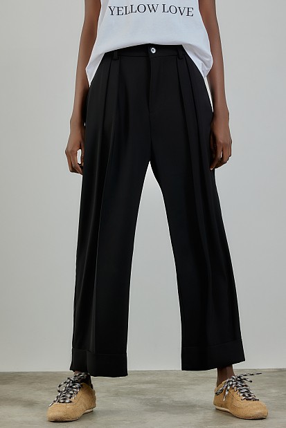 Trousers with turn-up hem