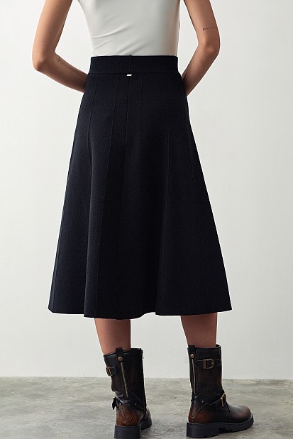 Midi knitted skirt