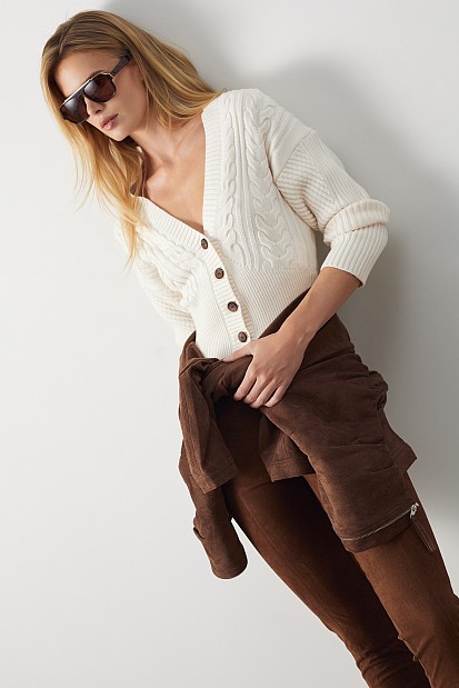 Knitted V cardigan with buttons