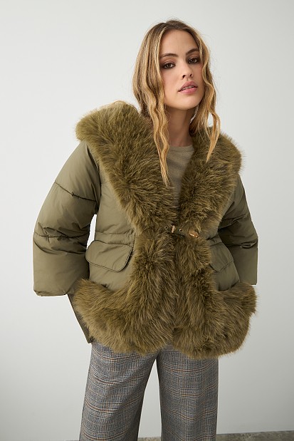 Puffer μπουφάν με συνθετική γούνα
