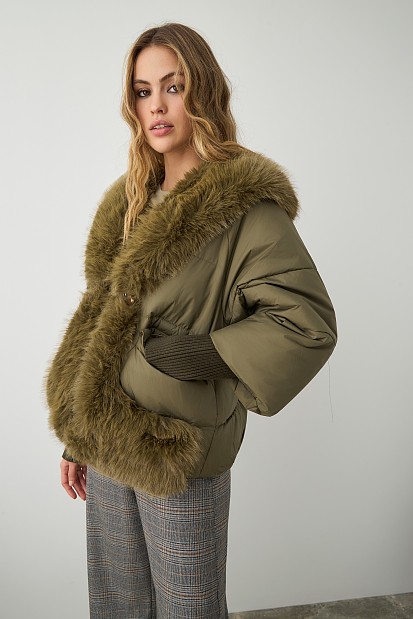 Puffer jacket with faux fur