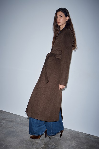 Μακρύ παλτό με κουμπιά