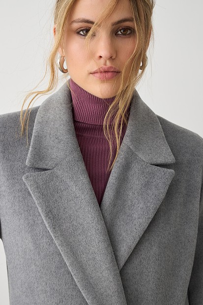 Longline coat with furry collar