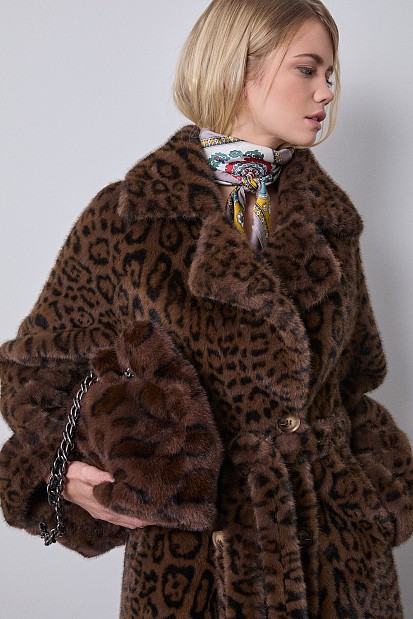 Μακριά leopard γούνα