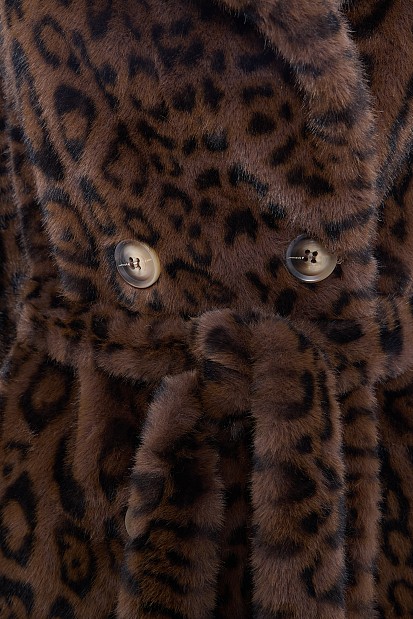 Μακριά leopard γούνα