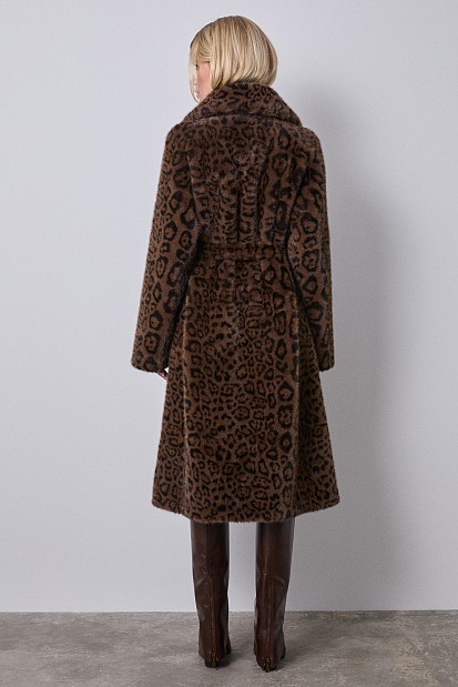 Μακριά leopard γούνα
