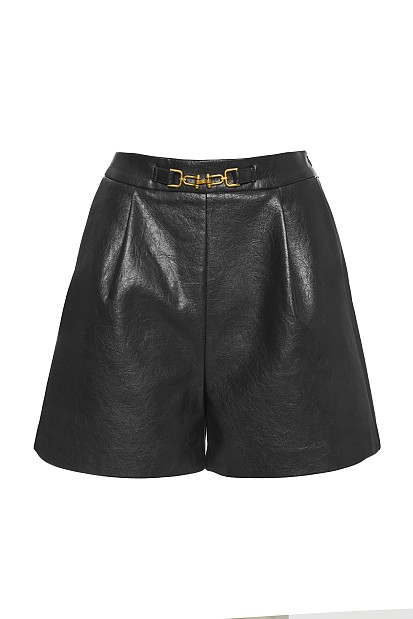 Δερματίνη σορτς με αγκράφα