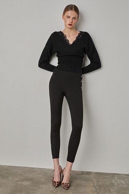 Leggings with buttons on the side