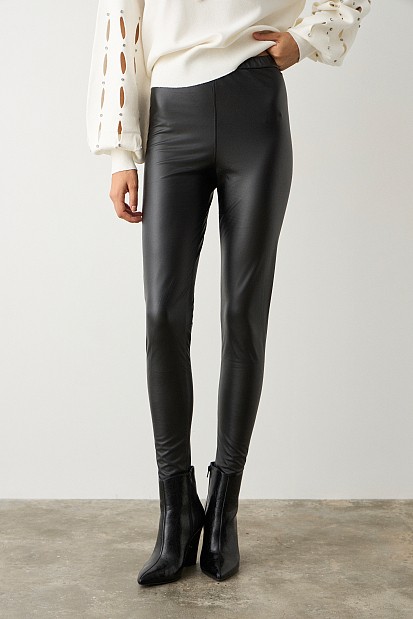 Βασικό δερματίνη κολάν