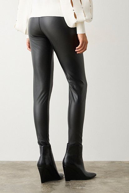 Βασικό δερματίνη κολάν