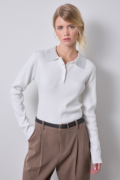 Sweater with rhinestones on the collar