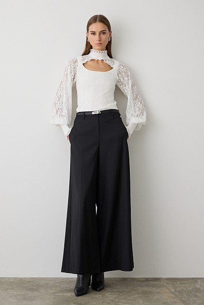Cut-out sweater with lace