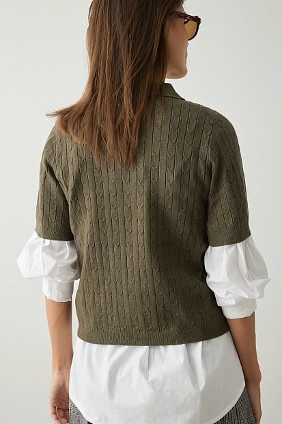Short sleeves sweater with collar