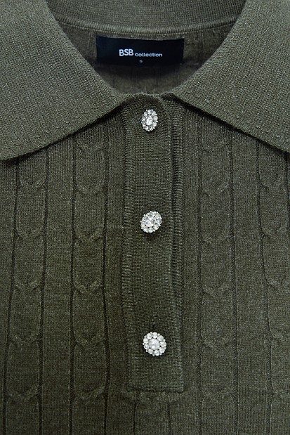 Short sleeves sweater with collar