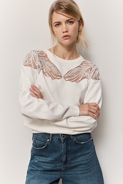 Sweater with motive and beads