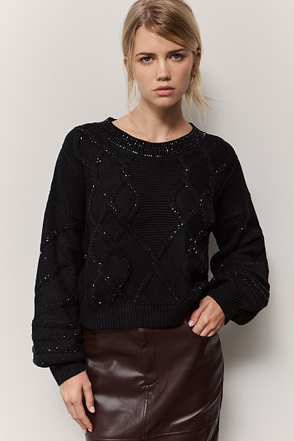 Chunky sweater with rhinestones
