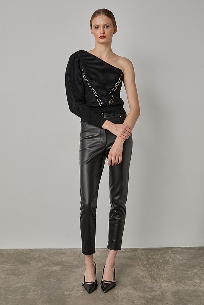 Sweater with one shoulder