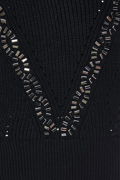 Sweater with one shoulder