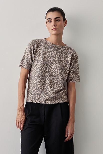 Leopard knitted shortsleeve blouse