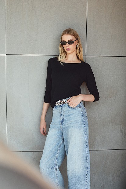 Sweater with 3/4 sleeves