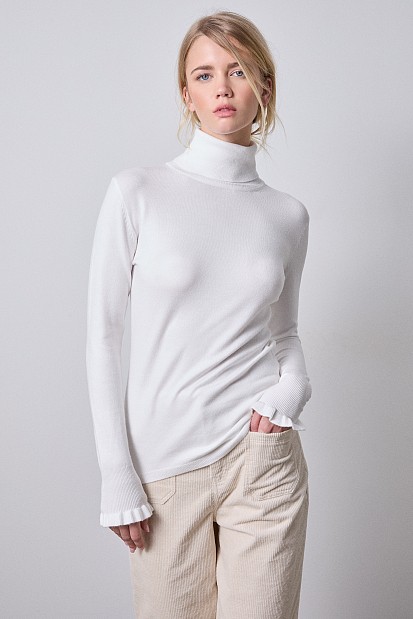 Turtleneck sweater with frills on the sleeves