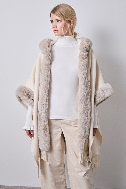 Turtleneck sweater with frills on the sleeves