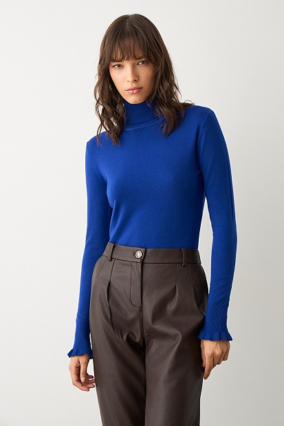 Turtleneck sweater with frills on the sleeves