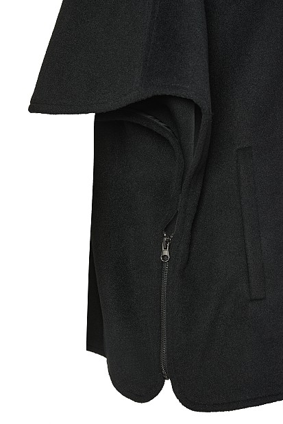 Cape with furry collar