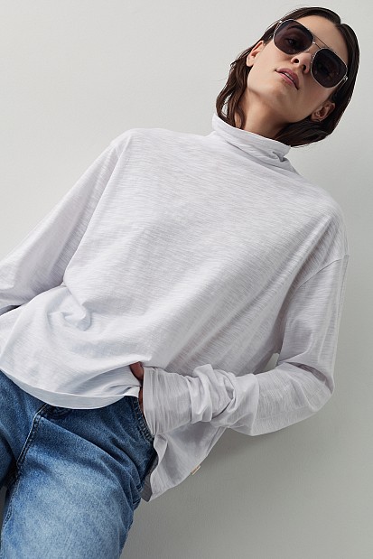 Long sleeves turtleneck blouse