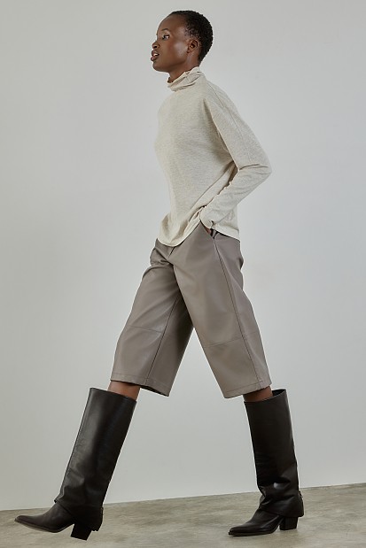 Long sleeves turtleneck blouse