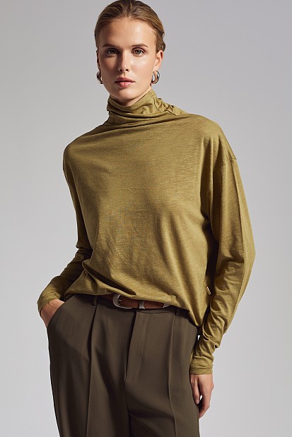 Long sleeves turtleneck blouse