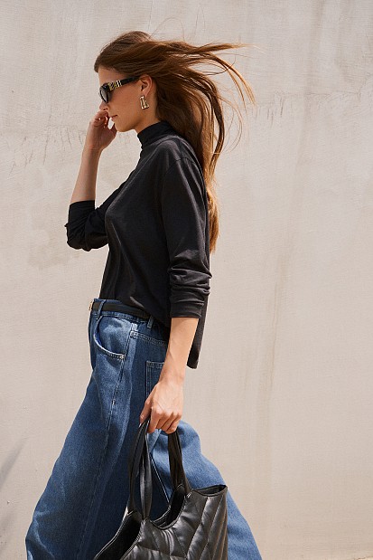 Long sleeves turtleneck blouse