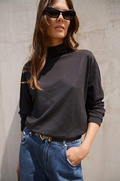 Long sleeves turtleneck blouse