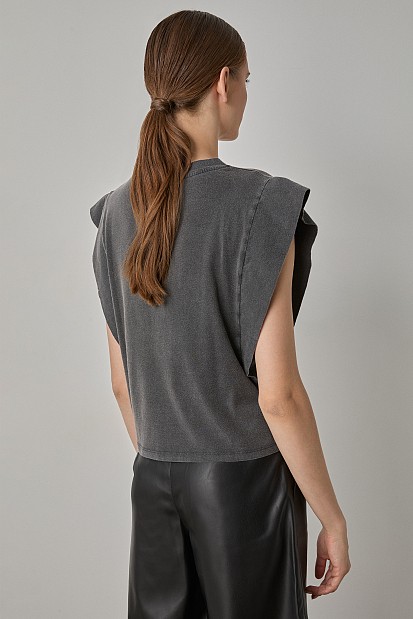 Sleeveless top with print
