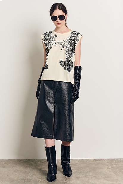 Sleeveless blouse with embossed print