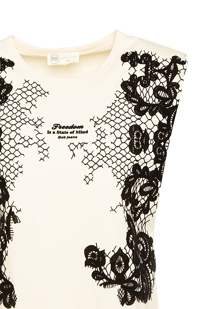 Sleeveless blouse with embossed print