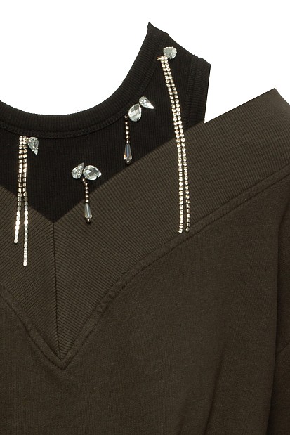 Sweater V-neck with rhinestones