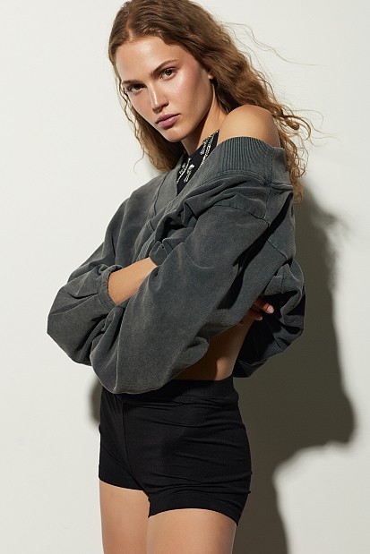 Sweater V-neck with rhinestones