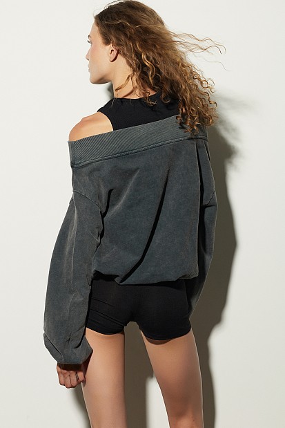 Sweater V-neck with rhinestones