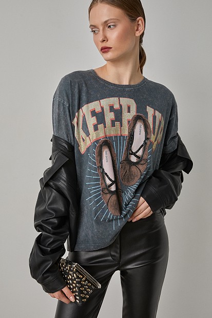 T-shirt με τύπωμα και στρας
