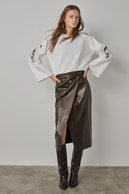 Sweatshirt with embroidered sleeves