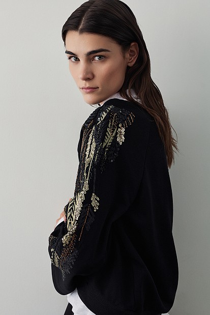Sweatshirt with embroidered sleeves