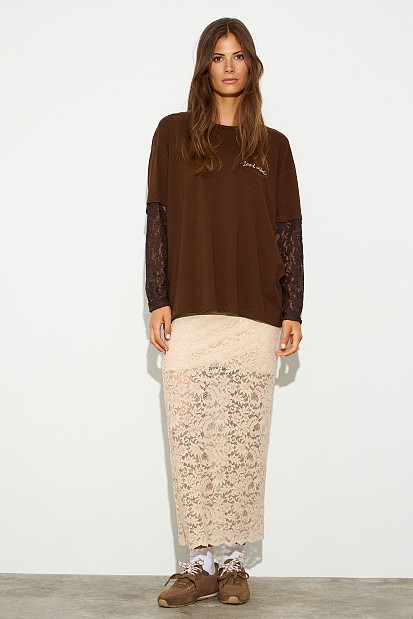 Blouse with lace on the sleeves