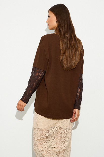 Blouse with lace on the sleeves