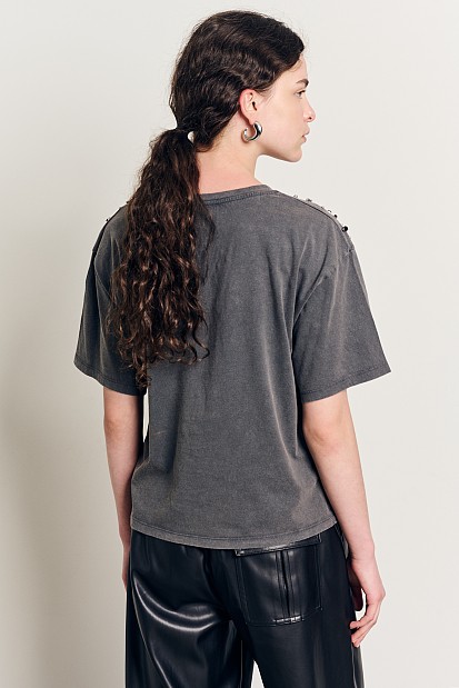 Short sleeves top with applique rhinestones