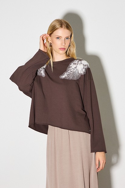Sweatshirt with motive on the shoulders