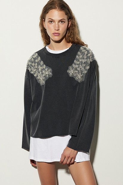 Sweatshirt with motive on the shoulders