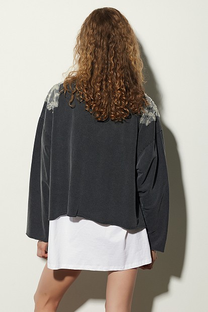 Sweatshirt with motive on the shoulders